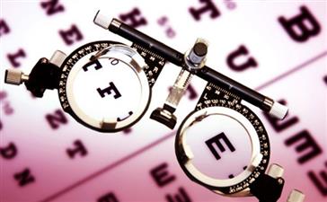 تفاوت اپتومتریست و چشم پزشک